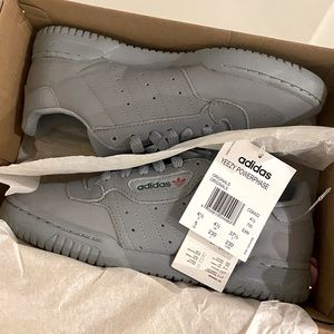 YEEZY Powerphase Calabasas Sz 5 (W 6) Grey